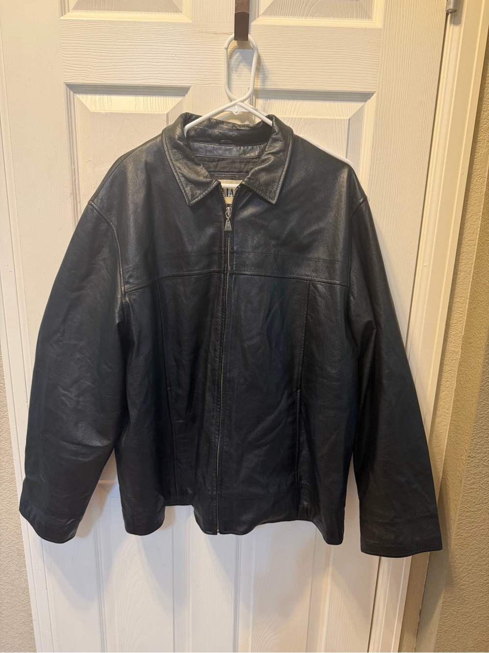 Vintage Men's Black Leather Zip-Front Jacket